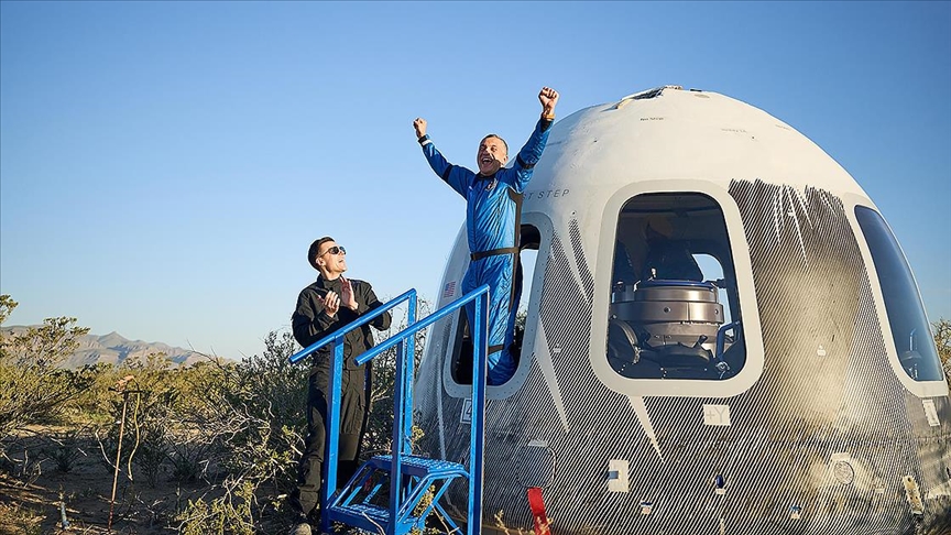 İlk Türk sivil uzay yolcusu yörünge altı seyahatini başarıyla tamamladı
